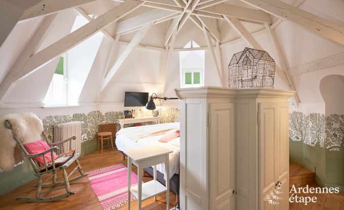 Loft spacieux  Chimay pour 14 personnes avec 6 chambres et salles de bains, jacuzzi et jardin priv