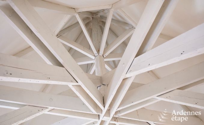 Loft spacieux  Chimay pour 14 personnes avec 6 chambres et salles de bains, jacuzzi et jardin priv