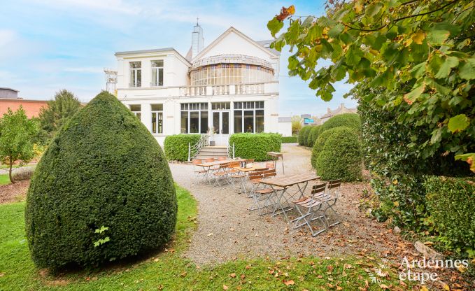 Loft spacieux  Chimay pour 14 personnes avec 6 chambres et salles de bains, jacuzzi et jardin priv