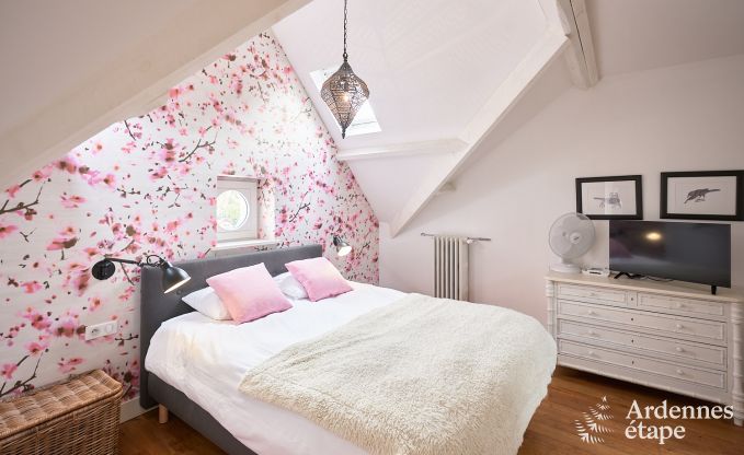 Loft spacieux  Chimay pour 14 personnes avec 6 chambres et salles de bains, jacuzzi et jardin priv