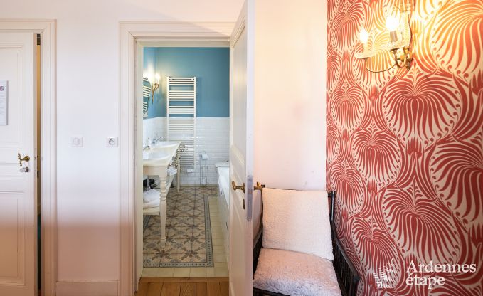 Loft spacieux  Chimay pour 14 personnes avec 6 chambres et salles de bains, jacuzzi et jardin priv