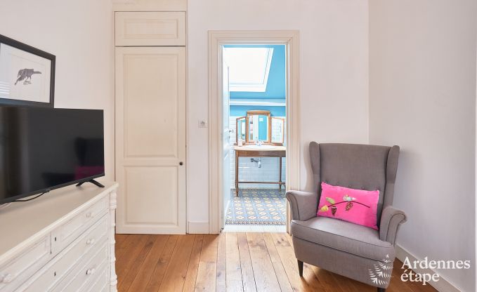 Loft spacieux  Chimay pour 14 personnes avec 6 chambres et salles de bains, jacuzzi et jardin priv