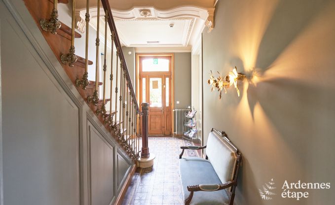 Loft spacieux  Chimay pour 14 personnes avec 6 chambres et salles de bains, jacuzzi et jardin priv