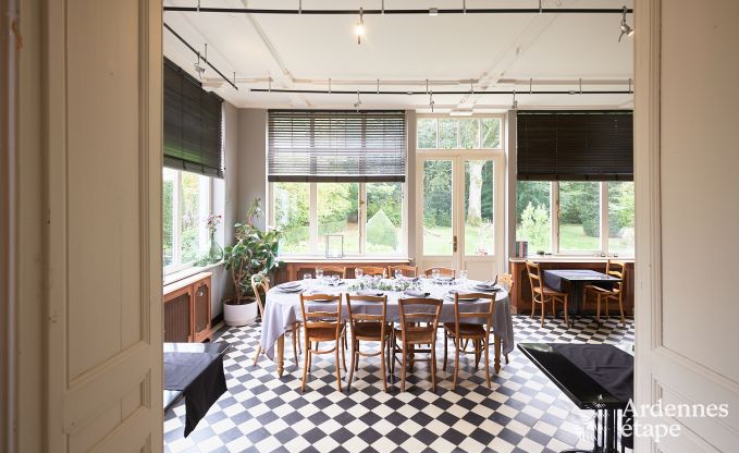 Loft spacieux  Chimay pour 14 personnes avec 6 chambres et salles de bains, jacuzzi et jardin priv