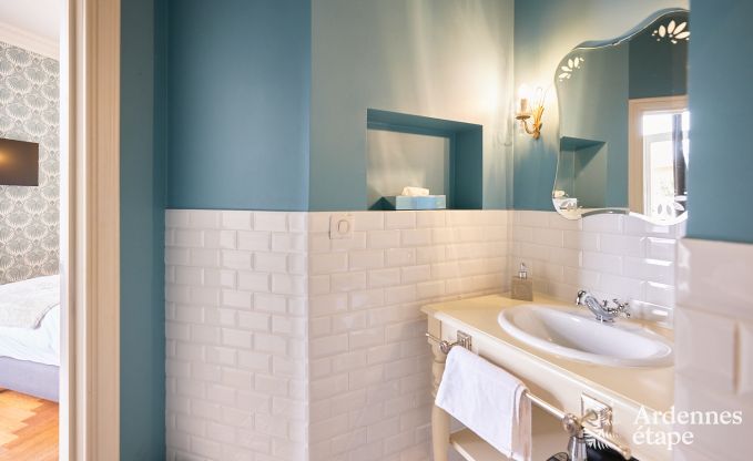 Loft spacieux  Chimay pour 14 personnes avec 6 chambres et salles de bains, jacuzzi et jardin priv