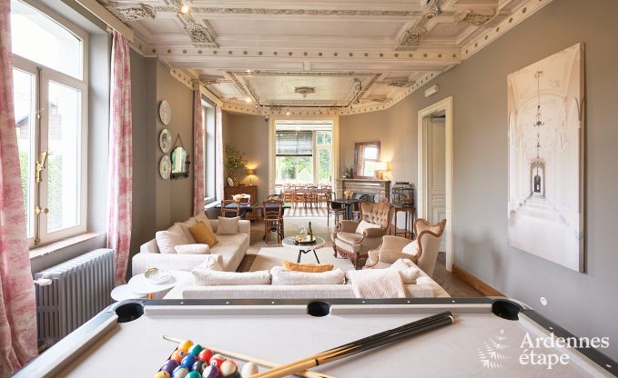 Loft spacieux  Chimay pour 14 personnes avec 6 chambres et salles de bains, jacuzzi et jardin priv