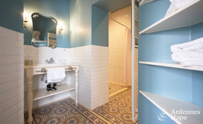 Loft spacieux  Chimay pour 14 personnes avec 6 chambres et salles de bains, jacuzzi et jardin priv