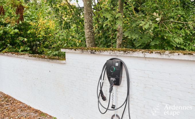 Loft spacieux  Chimay pour 14 personnes avec 6 chambres et salles de bains, jacuzzi et jardin priv