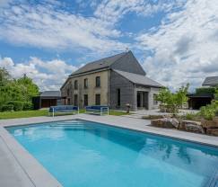 Maison de vacances confortable avec piscine et poêle à bois à Ciney, Ardenne