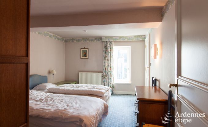 Chteau  Ciney pour 31 personnes en Ardenne