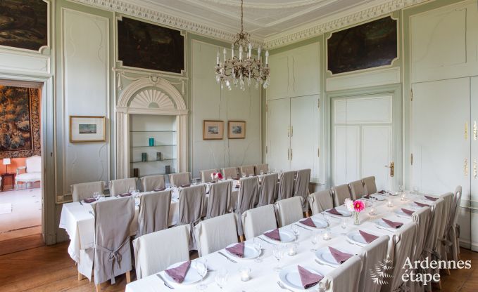 Chteau  Ciney pour 31 personnes en Ardenne