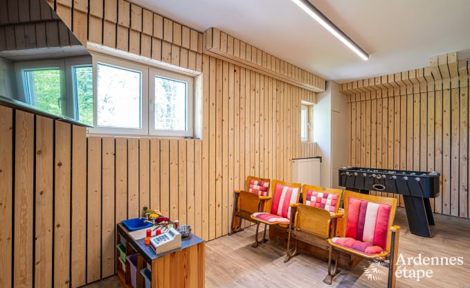 Maison de vacances de luxe  Ciney : maison pour 8 personnes avec piscine intrieure, sauna et jardin priv