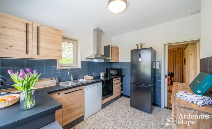 Maison de vacances de luxe  Ciney : maison pour 8 personnes avec piscine intrieure, sauna et jardin priv