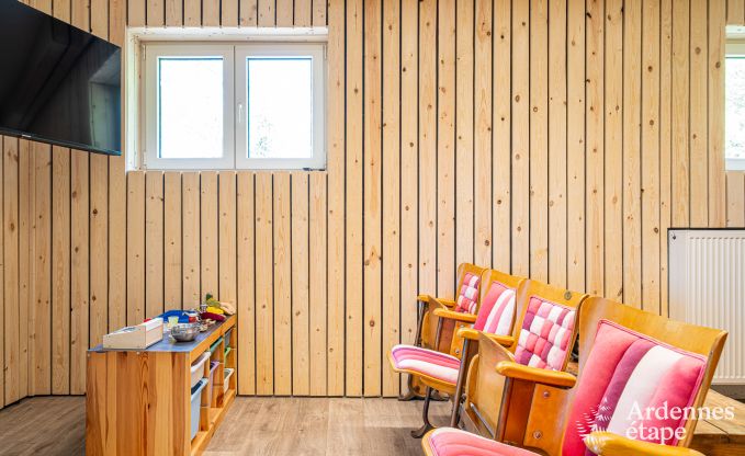 Maison de vacances de luxe  Ciney : maison pour 8 personnes avec piscine intrieure, sauna et jardin priv