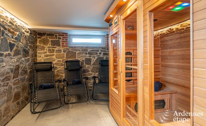 Maison de vacances de luxe  Ciney : maison pour 8 personnes avec piscine intrieure, sauna et jardin priv