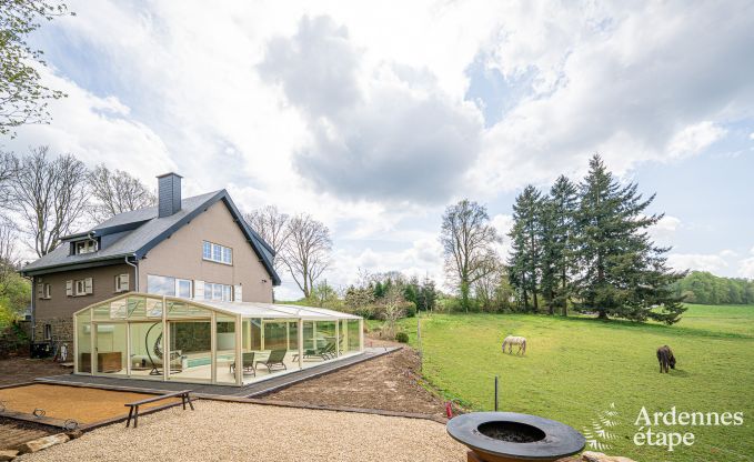 Maison de vacances de luxe  Ciney : maison pour 8 personnes avec piscine intrieure, sauna et jardin priv