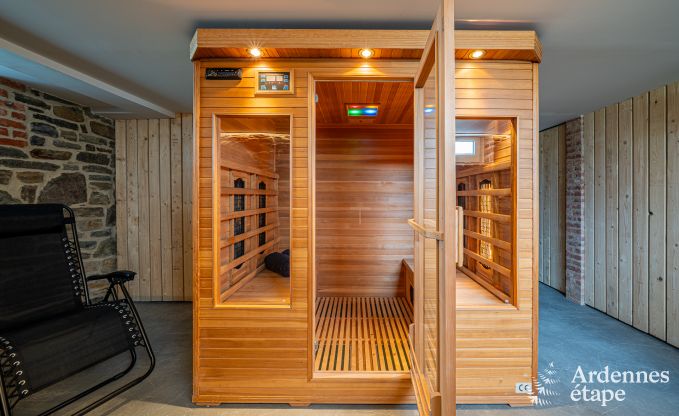 Maison de vacances de luxe  Ciney : maison pour 8 personnes avec piscine intrieure, sauna et jardin priv