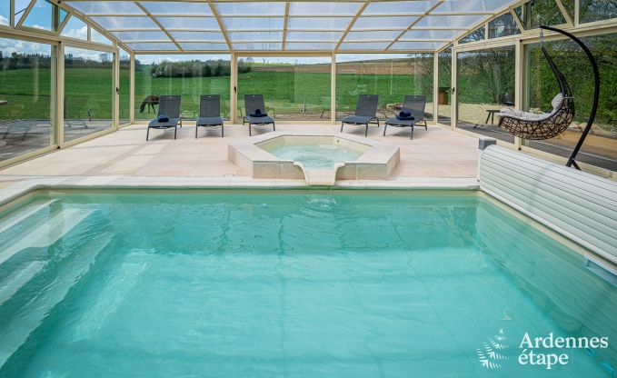 Maison de vacances de luxe  Ciney : maison pour 8 personnes avec piscine intrieure, sauna et jardin priv