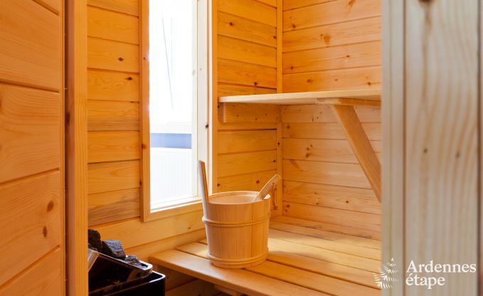 Villa de vacances contemporaine avec sauna et jacuzzi à louer à Coo