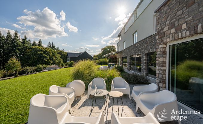 Spacieuse villa de luxe  Daverdisse pour 22 personnes avec 11 chambres, piscine intrieure, sauna et jacuzzi