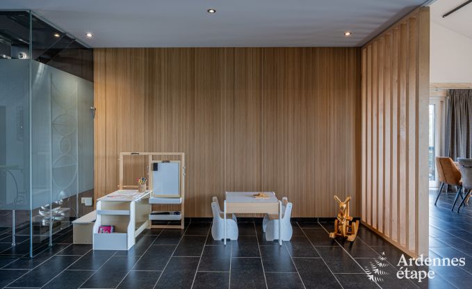 Grande villa de vacances  Daverdisse pour 14 personnes avec 5 chambres et salles de bains, installations de bien-tre et jardin priv