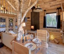 Chalet romantique Doische : fait main, poêle à bois, jardin privé, convient pour 2 personnes