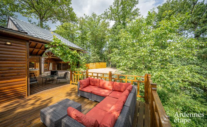 Séjour de détente en Ardenne : spacieux chalet à Durbuy pour 8 personnes avec jacuzzi sur la terrasse