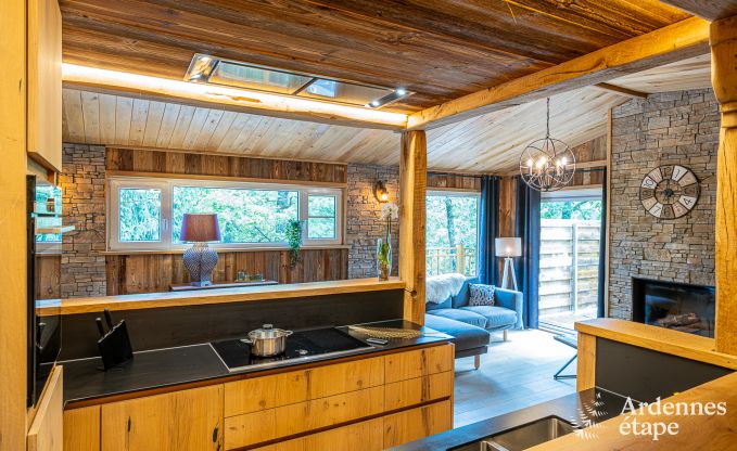 Sjour de dtente en Ardenne : spacieux chalet  Durbuy pour 8 personnes avec jacuzzi sur la terrasse