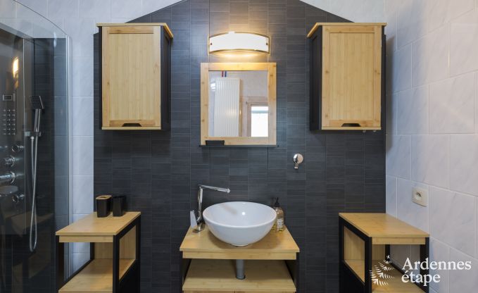 Grande maison de vacances prs de Durbuy pour 9 personnes avec jacuzzi couvert, jardin cltur et espace de jeux