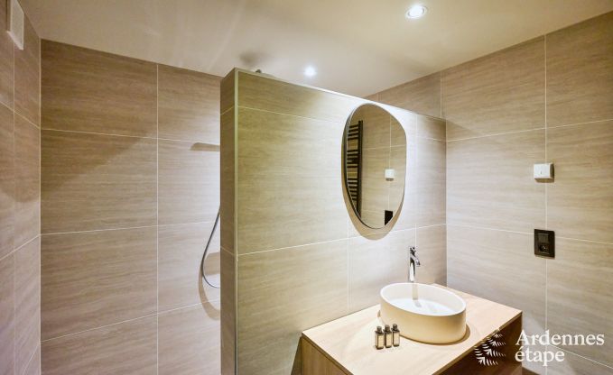 Chalet spacieux pour 8 personnes avec sauna dans les bois autour de Durbuy