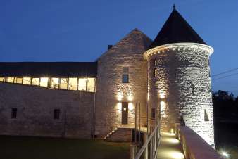 Magnifique ferme-château pour 18 personnes à Durbuy