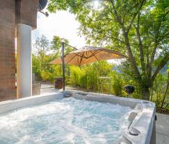 Chalet à Durbuy pour 12 personnes avec jacuzzi, sauna, poêle à bois et piscine