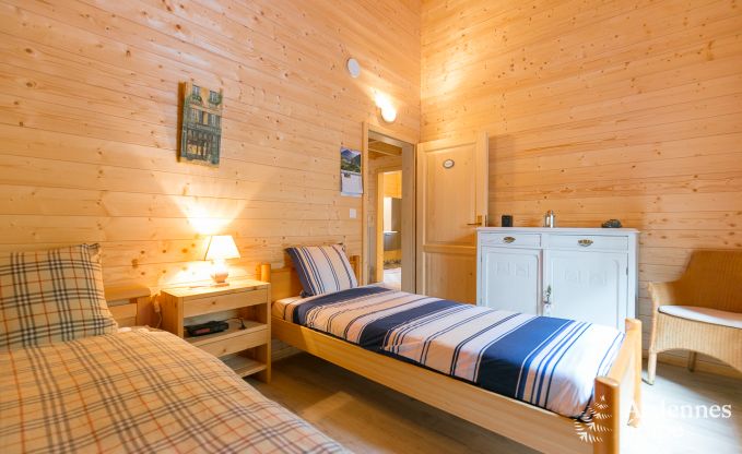 Chalet 3,5 étoiles tout confort pour 6 personnes avec sauna à Erezée.