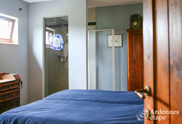 Maison spacieuse 12 personnes  Ereze, 6 chambres, sauna, jacuzzi, salle de jeux, Ardenne