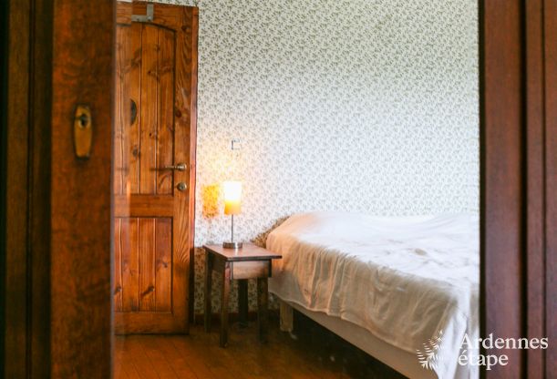 Maison spacieuse 12 personnes  Ereze, 6 chambres, sauna, jacuzzi, salle de jeux, Ardenne