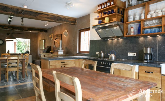 Maison spacieuse 12 personnes  Ereze, 6 chambres, sauna, jacuzzi, salle de jeux, Ardenne