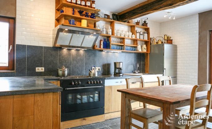 Maison spacieuse 12 personnes  Ereze, 6 chambres, sauna, jacuzzi, salle de jeux, Ardenne