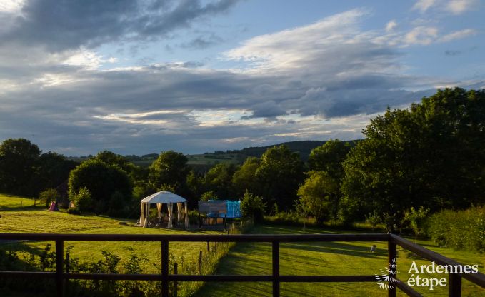 Maison spacieuse 12 personnes  Ereze, 6 chambres, sauna, jacuzzi, salle de jeux, Ardenne