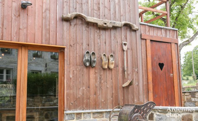 Maison spacieuse 12 personnes  Ereze, 6 chambres, sauna, jacuzzi, salle de jeux, Ardenne