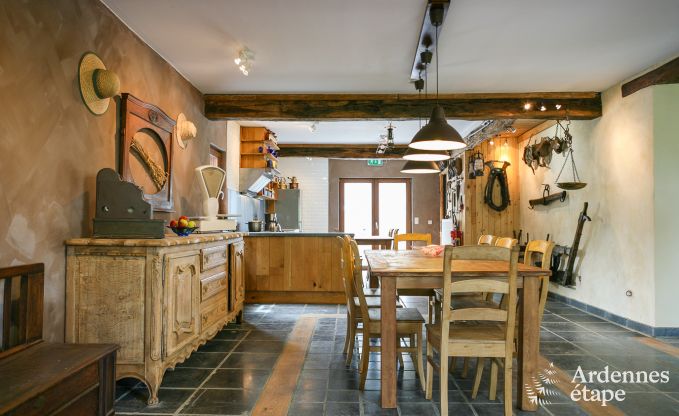Maison spacieuse 12 personnes  Ereze, 6 chambres, sauna, jacuzzi, salle de jeux, Ardenne