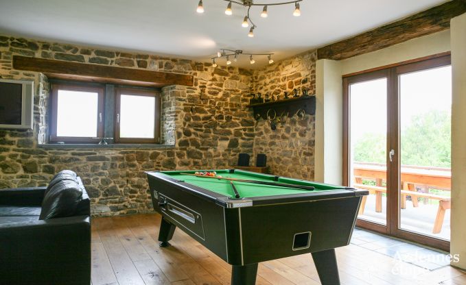 Maison spacieuse 12 personnes  Ereze, 6 chambres, sauna, jacuzzi, salle de jeux, Ardenne