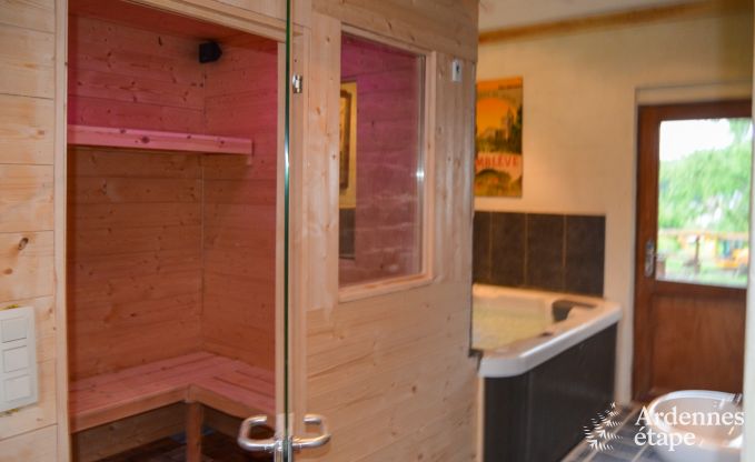 Maison spacieuse 12 personnes  Ereze, 6 chambres, sauna, jacuzzi, salle de jeux, Ardenne