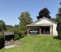 Gîte confortable pour 6 personnes à Erezée, Ardenne : profitez du confort, du jacuzzi et de la proximité de la nature