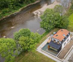 Maison de vacances isolée à Esneux pour 12 personnes avec 6 chambres, 7 salles de bains, jacuzzi et piscine