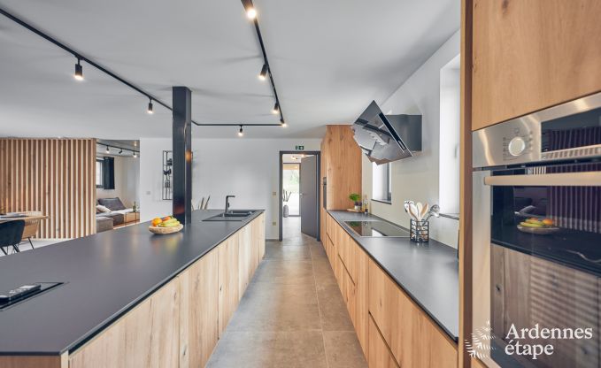 Villa haut de gamme � Ferri�res Ardenne, 15 personnes, 7 chambres, spa, piscine chauff�e, jardin priv�, �quipements adapt�s