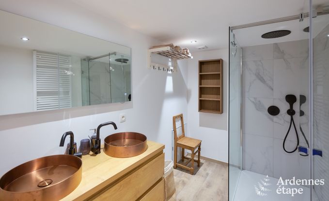 Charmante maison de vacances pour 8 personnes  Florenville avec 4 chambres et wellness, au bord de la Semois