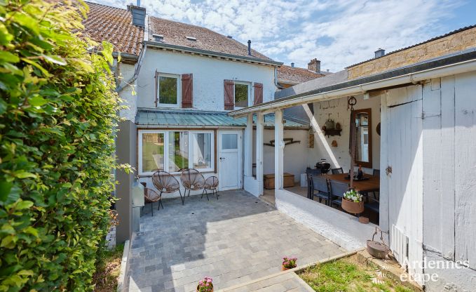 Charmante maison de vacances pour 8 personnes  Florenville avec 4 chambres et wellness, au bord de la Semois