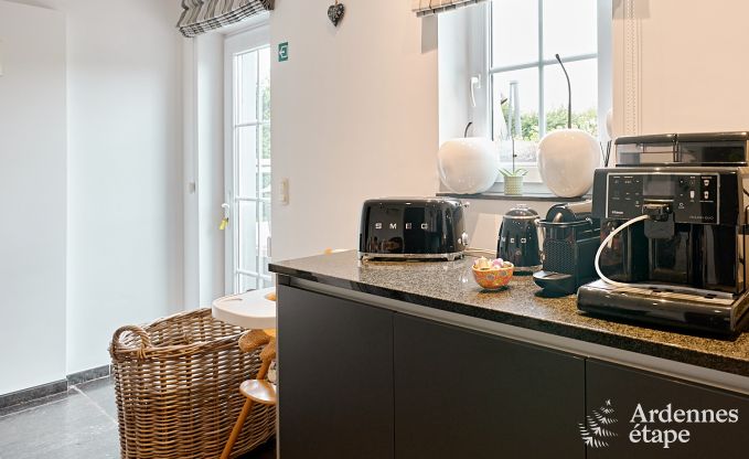 Grande maison de vacances confortable pour 10 personnes  Voeren avec piscine prive, jacuzzi et jardin