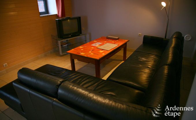 Spacieuse et confortable appartement de vacances 8 pers. à Froidchapelle