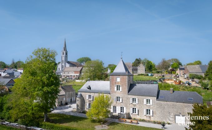Château à Froidchapelle pour 19 personnes avec 5 chambres doubles avec salle de bain privée